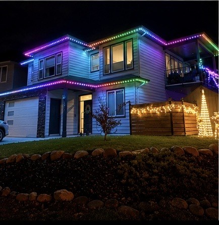 Side eave with rainbow discrete puck lights